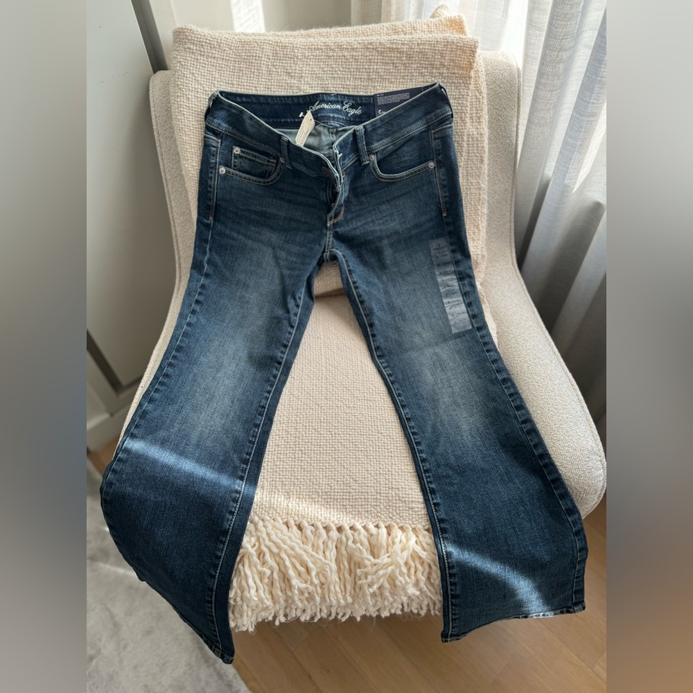 American Eagle Outfitters NWT 6 short Slim Boot Cut jeans